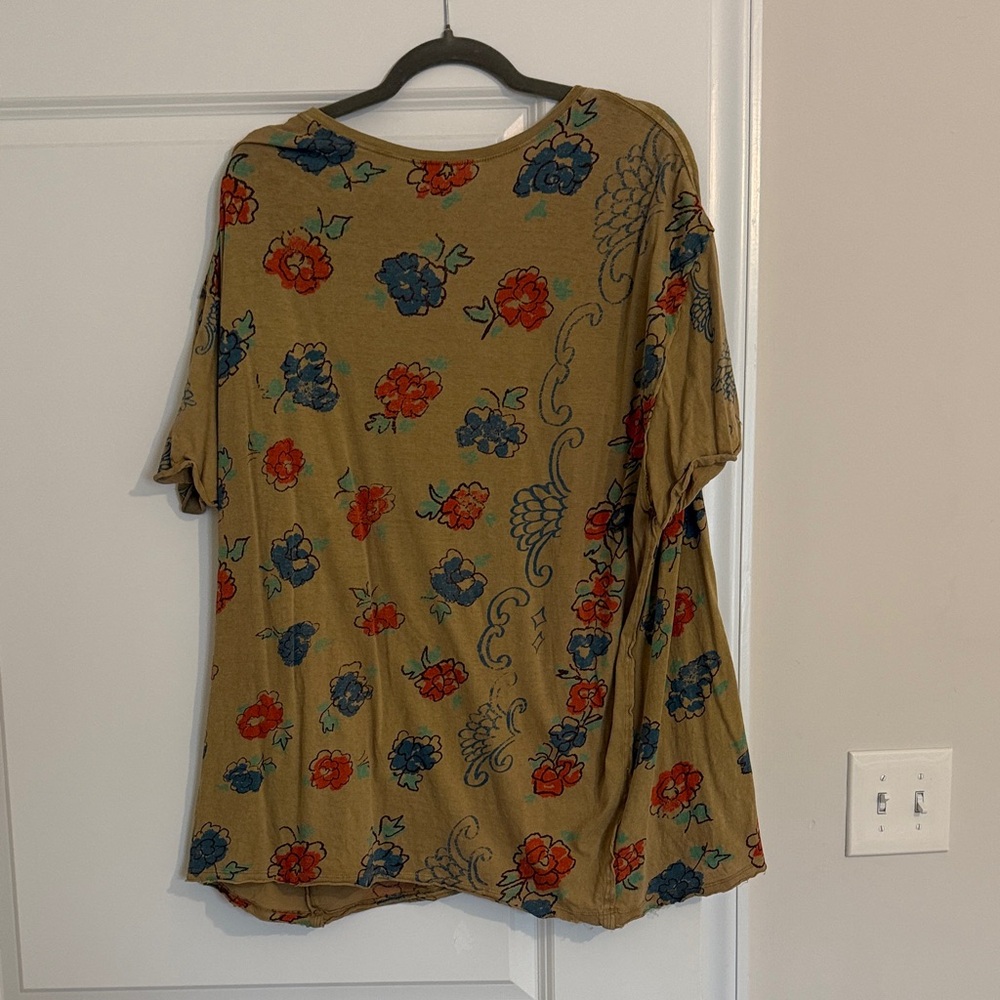 We The Free Tan Floral Short Sleeve Top